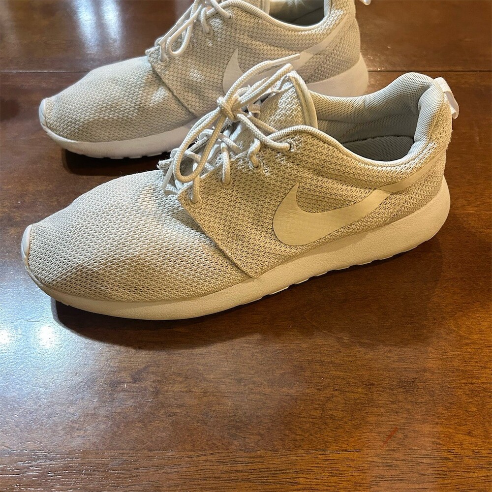 Nike Roshe One Men's Sneakers White Size 9 Lightweight Running Shoes